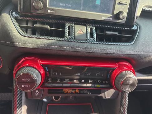 Used 2022 Toyota RAV4 XLE image 17