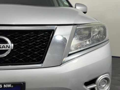 Used 2013 Nissan Pathfinder SV AWD/4WD image 4