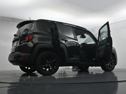 Used 2017 Jeep Renegade Altitude FWD image 43