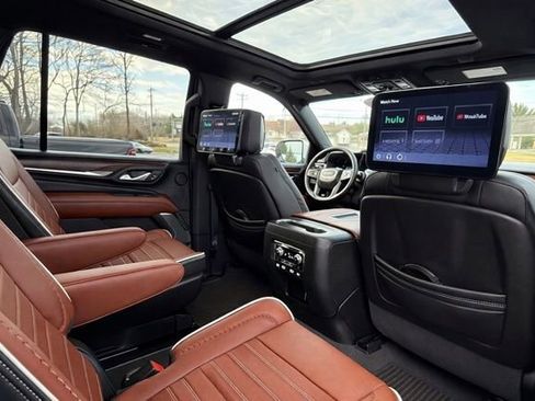 Used 2023 GMC Yukon Denali Ultimate AWD/4WD image 16