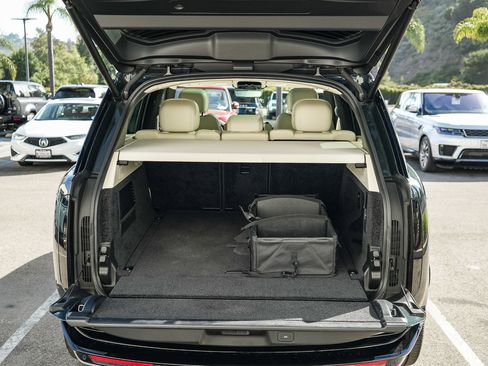Certified 2025 Land Rover Range Rover SE AWD/4WD image 27