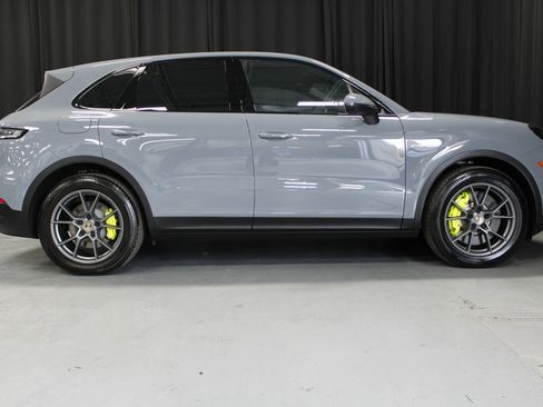 New 2026 Porsche Cayenne E-Hybrid AWD/4WD image 12