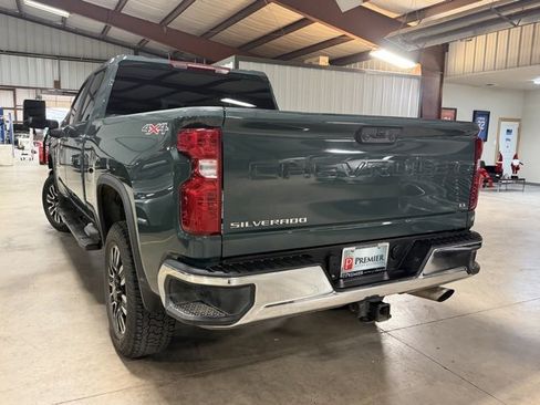 Used 2025 Chevrolet Silverado 2500 LT w/ Convenience Package image 8