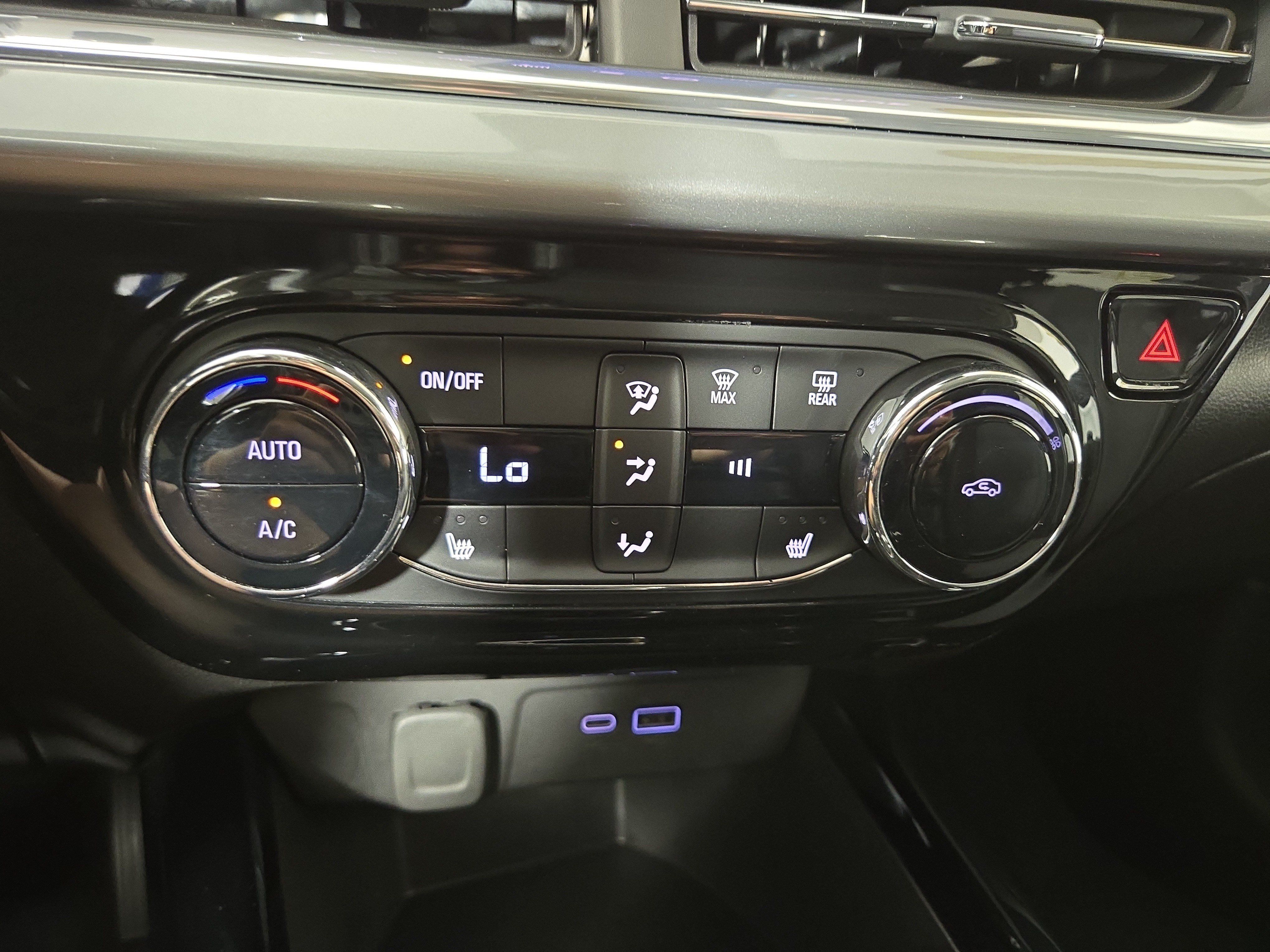 Used 2024 Chevrolet Trax LT w/ Driver Confidence Package FWD image 25
