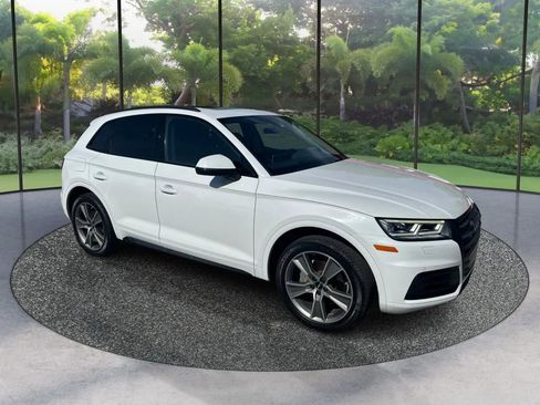 Used 2019 Audi Q5 2.0T Premium Plus w/ Premium Plus Package AWD/4WD image 3