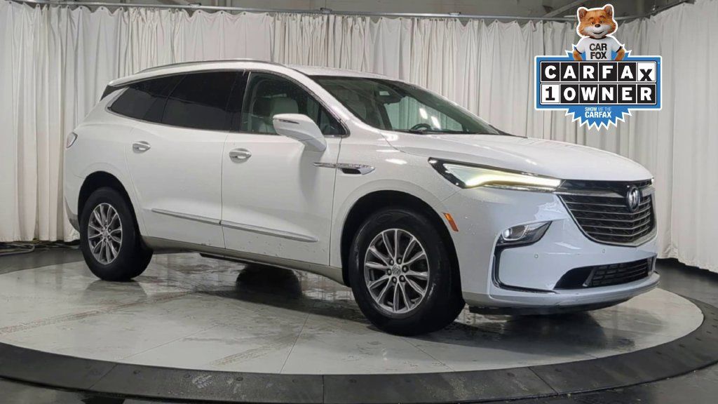 Used 2024 Buick Enclave Essence w/ Sound and Sites Package AWD/4WD image 2