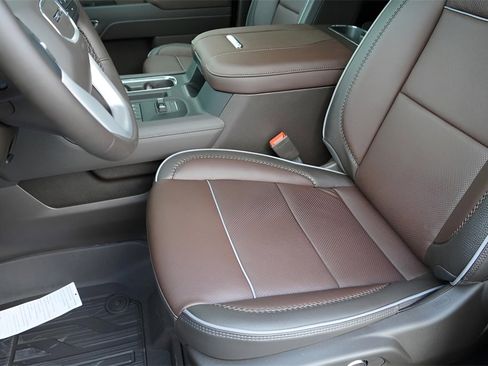 New 2026 GMC Sierra 2500 Denali w/ Denali Reserve Package image 13