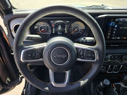 Used 2024 Jeep Wrangler Unlimited Sahara AWD/4WD image 16