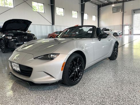 Used 2023 MAZDA MX-5 Miata Club RWD image 3
