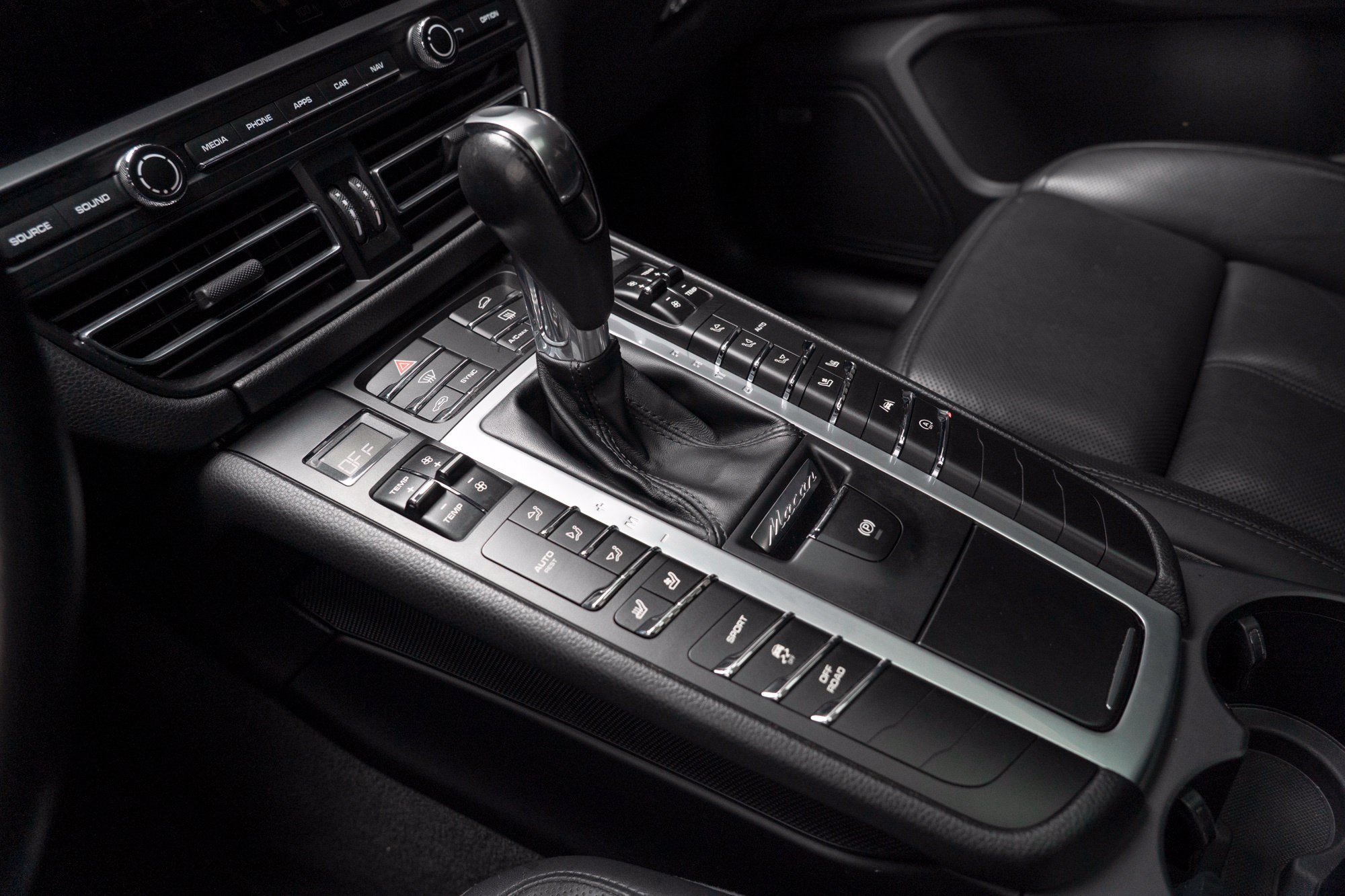 Used 2020 Porsche Macan AWD/4WD image 34