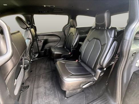 Used 2025 Chrysler Pacifica Select FWD image 20