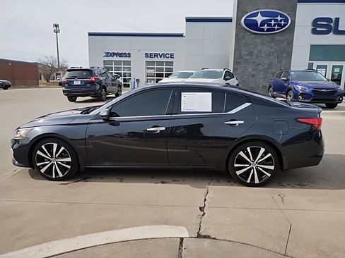 Used 2019 Nissan Altima 2.0 Platinum image 11