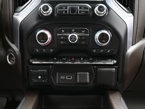 Used 2021 GMC Sierra 1500 SLT RWD image 32