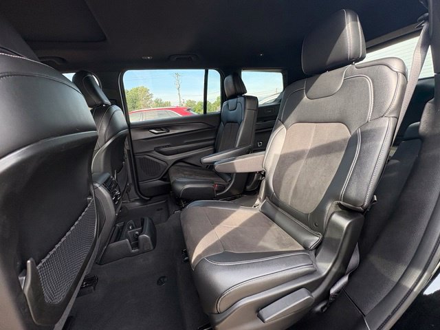 Used 2023 Jeep Grand Cherokee L Laredo AWD/4WD image 24