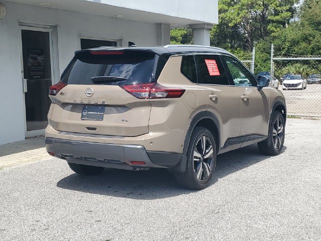 Certified 2025 Nissan Rogue SL w/ SL Premium Package FWD image 8