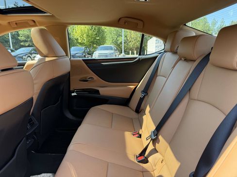 Used 2025 Lexus ES 350 w/ Premium Package FWD image 17