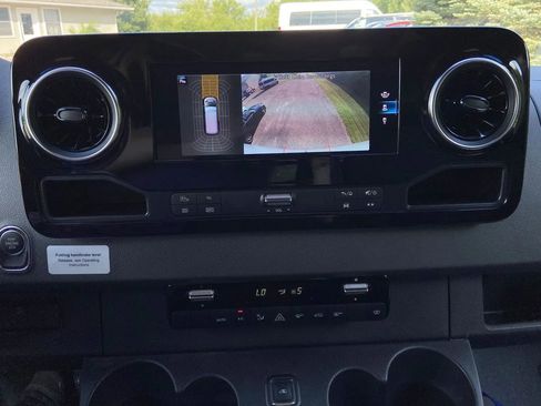 Used 2023 Mercedes-Benz Sprinter 3500 image 18