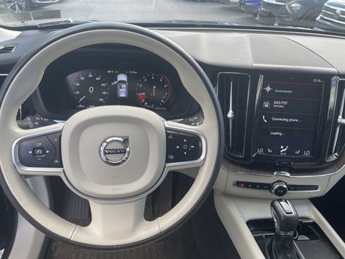 Used 2021 Volvo XC60 T5 Momentum w/ Advanced Package AWD/4WD image 12