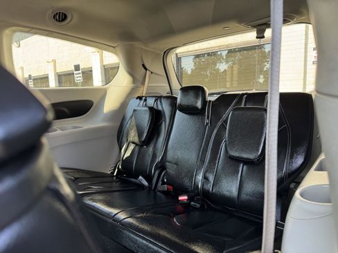 Used 2022 Chrysler Pacifica Touring-L image 36