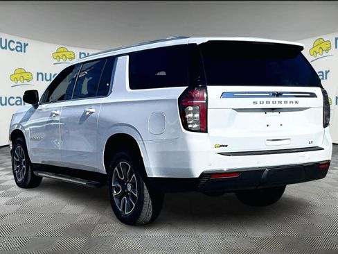 Used 2023 Chevrolet Suburban LT w/ Luxury Package image 4