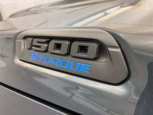 New 2025 RAM 1500 4x4 Crew Cab image 9