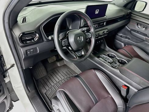 Used 2026 Honda Pilot Black Edition image 9