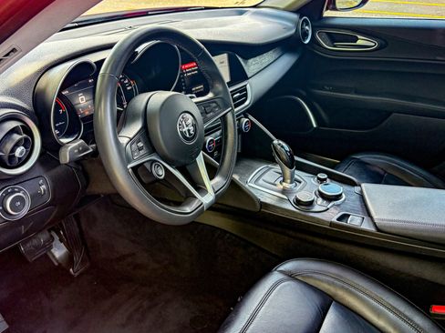 Used 2019 Alfa Romeo Giulia AWD image 8
