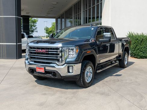 Used 2020 GMC Sierra 2500 SLT w/ X31 Off-Road Package AWD/4WD image 3