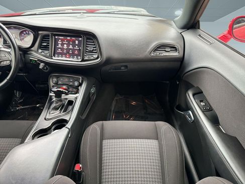 Used 2023 Dodge Challenger SXT RWD image 27