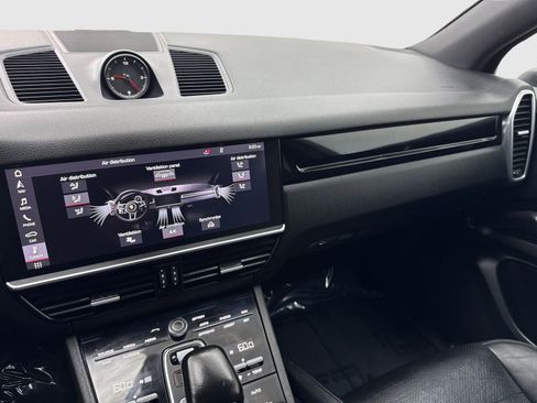 Used 2019 Porsche Cayenne AWD/4WD image 24