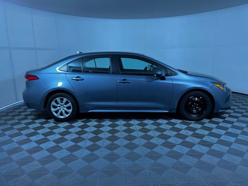 Used 2022 Toyota Corolla LE FWD image 4