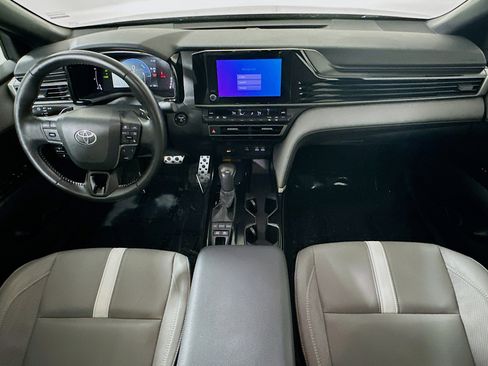 Used 2025 Toyota Camry SE image 27