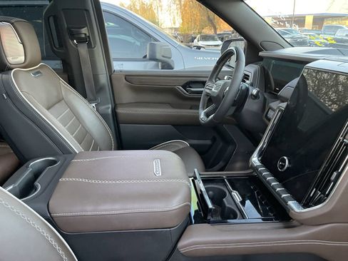 Used 2026 GMC Yukon Denali Ultimate AWD/4WD image 7