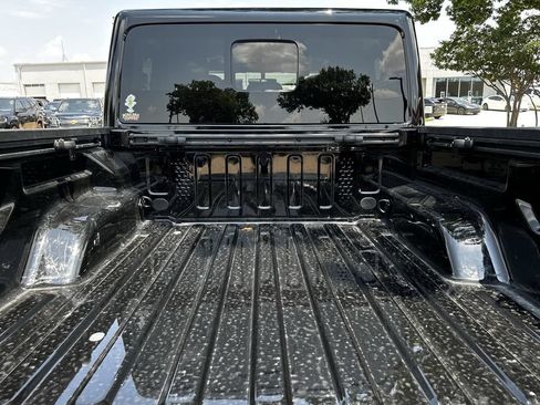 Used 2022 Jeep Gladiator Rubicon w/ LED Lighting Group AWD/4WD image 32