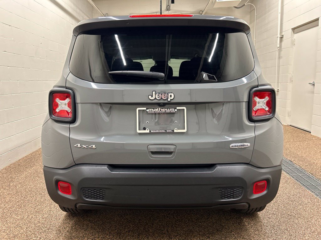 Used 2021 Jeep Renegade Latitude AWD/4WD image 3