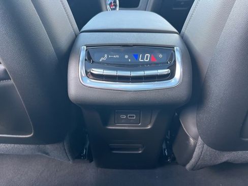 New 2025 Cadillac XT6 Luxury image 40