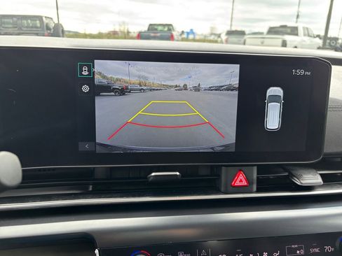 Used 2025 Kia Carnival image 20