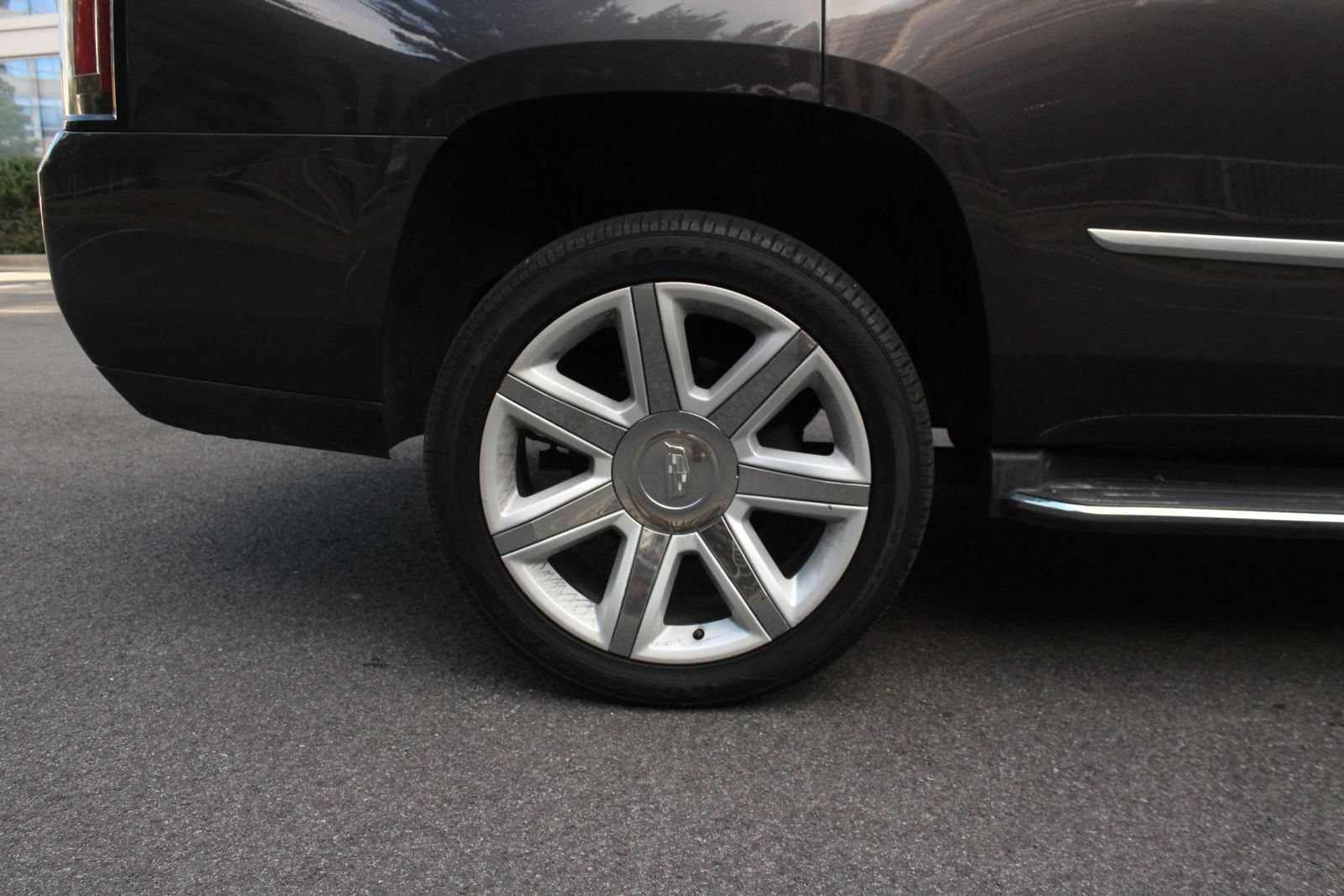 Used 2016 Cadillac Escalade Luxury AWD/4WD image 5