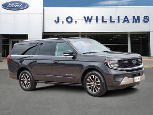 Used 2025 Ford Expedition Max Platinum AWD/4WD image 1