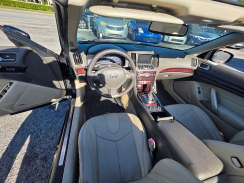 Used 2010 INFINITI G37 Convertible w/ Premium Pkg RWD image 17