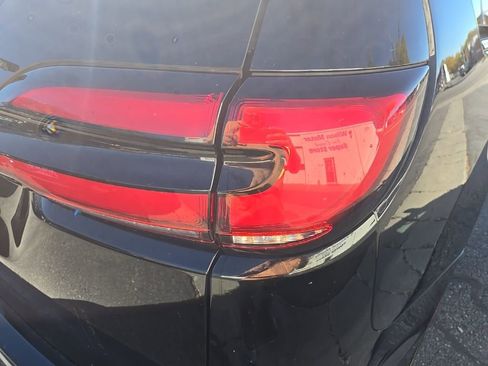 Used 2024 Chrysler Pacifica Touring-L image 37