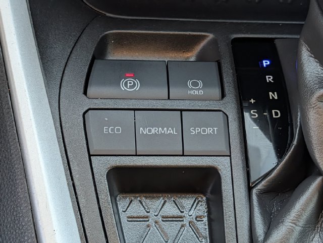 Used 2024 Toyota RAV4 XLE FWD image 16