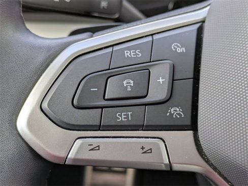 Used 2024 Volkswagen Atlas Peak Edition SE image 30