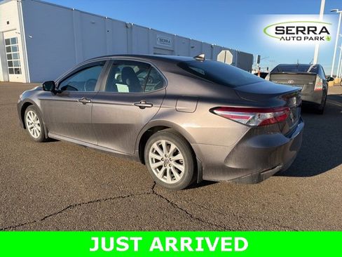 Used 2020 Toyota Camry LE image 4