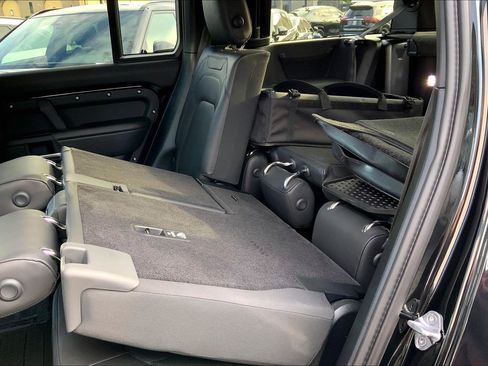 New 2026 Land Rover Defender 130 X-Dynamic SE image 21