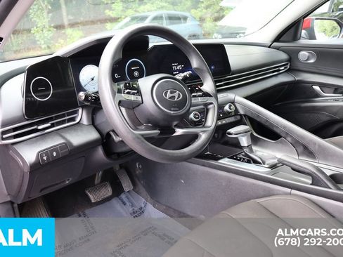 Used 2024 Hyundai Elantra SEL FWD image 9