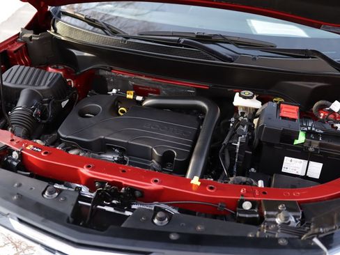 Used 2025 Chevrolet Equinox LT w/ Convenience Package II image 32