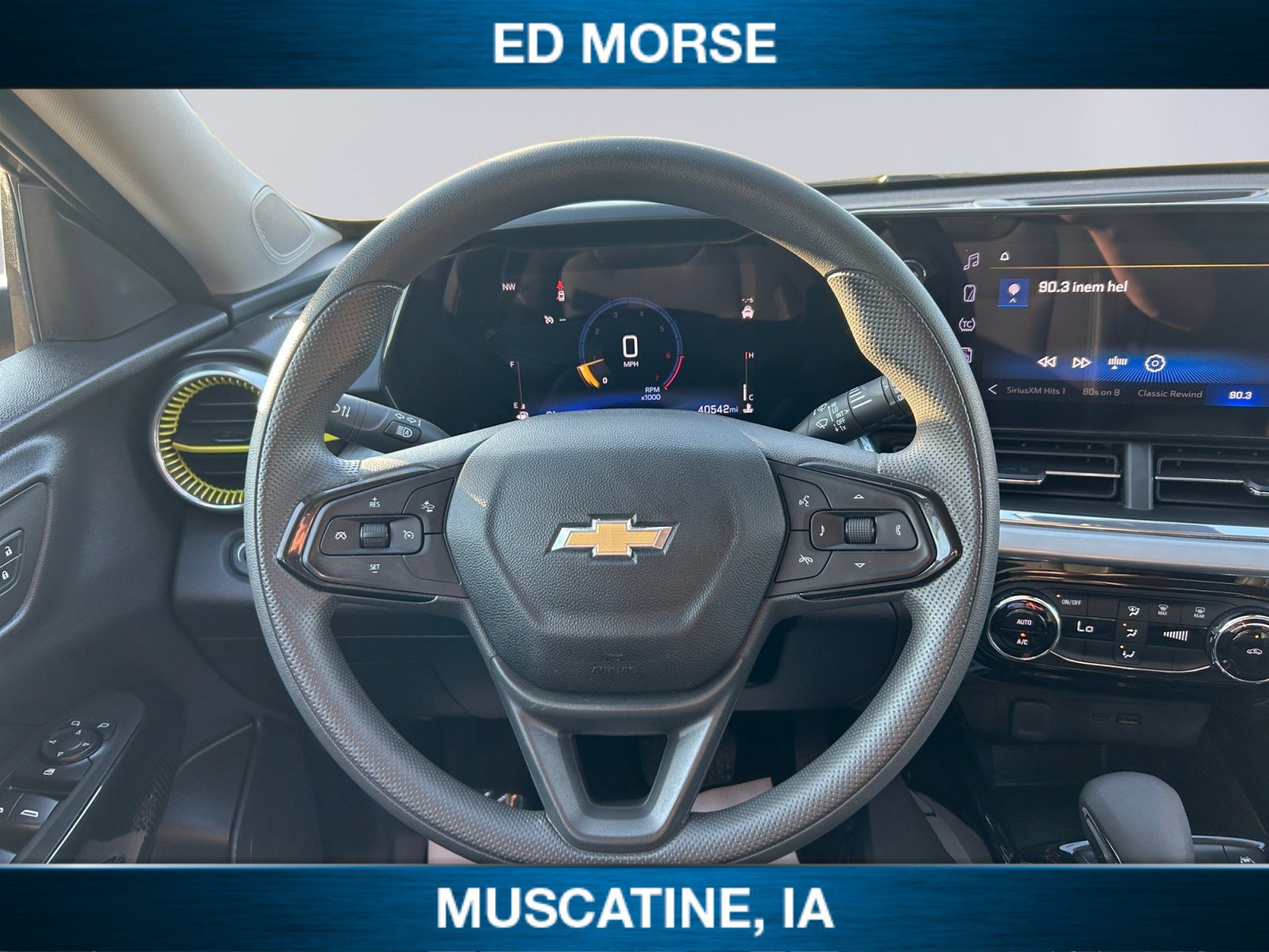 Used 2025 Chevrolet Trax LT FWD image 12