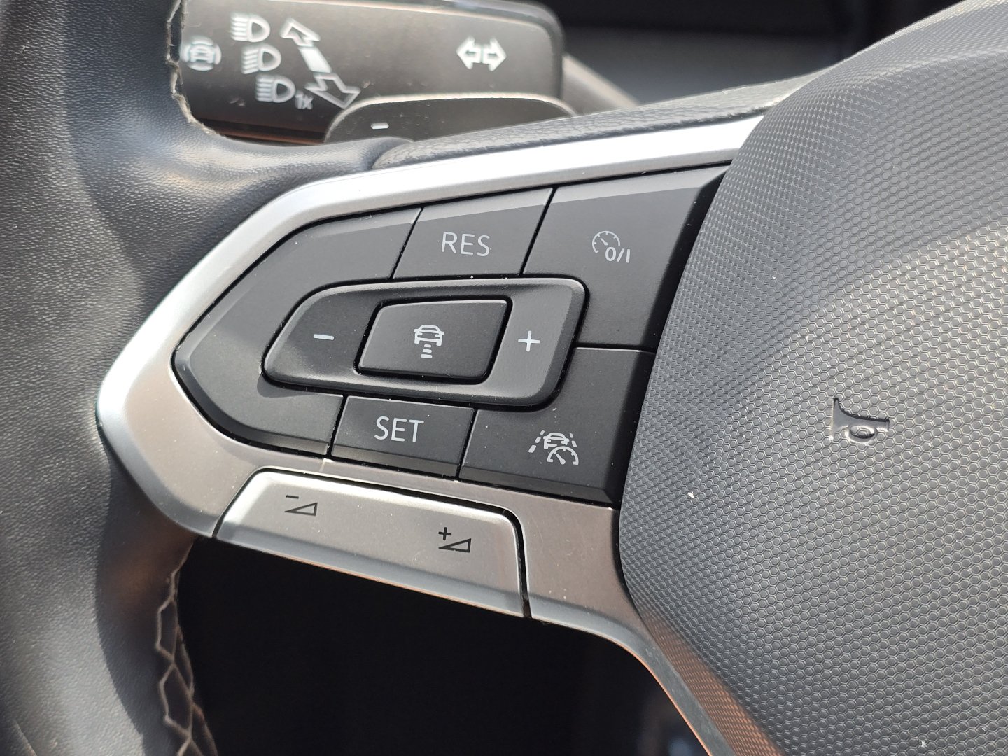 Used 2024 Volkswagen Atlas SE AWD/4WD image 10