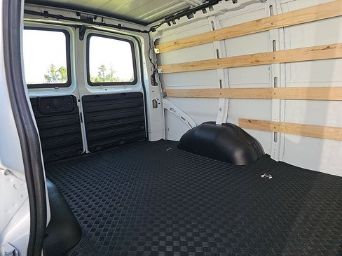 Used 2025 Chevrolet Express 2500 w/ Driver Convenience Package RWD image 7